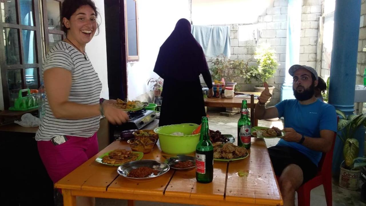 Harry & Mimin Homestay ゴロンタロ エクステリア 写真