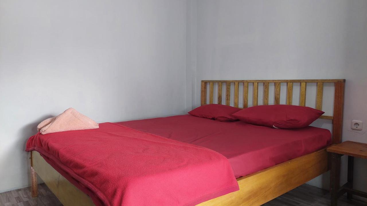 Harry & Mimin Homestay ゴロンタロ エクステリア 写真