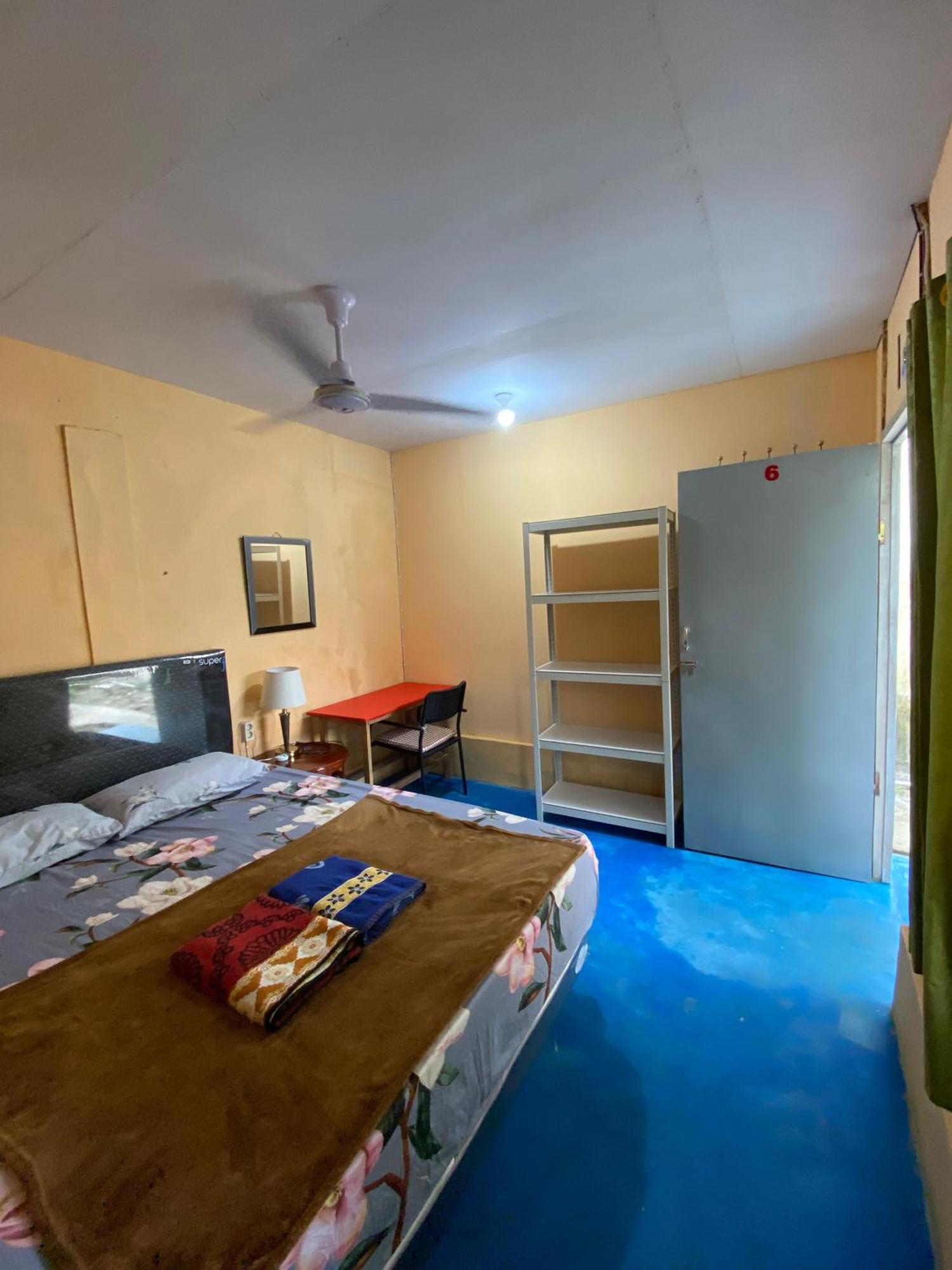 Harry & Mimin Homestay ゴロンタロ エクステリア 写真