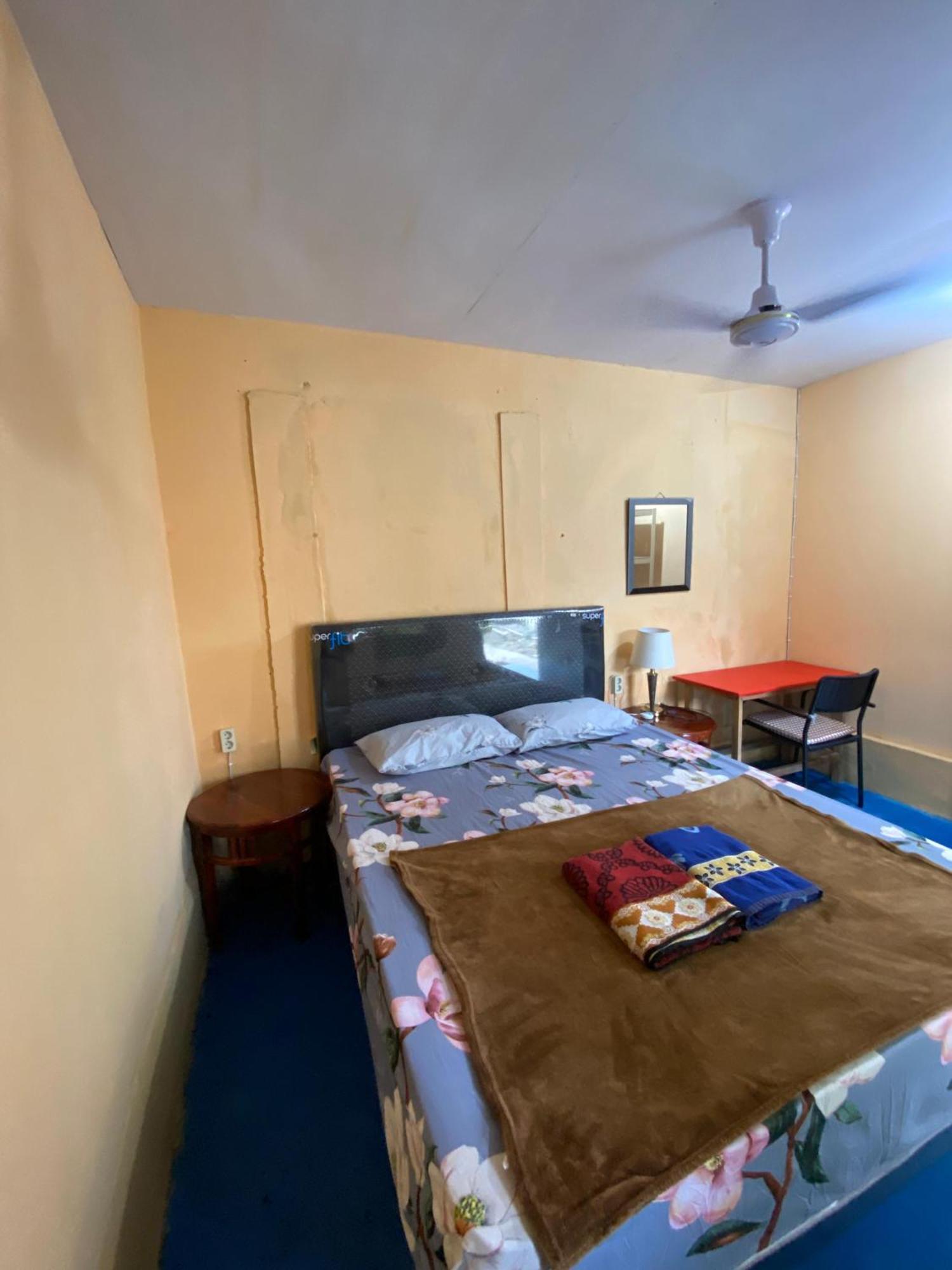 Harry & Mimin Homestay ゴロンタロ エクステリア 写真