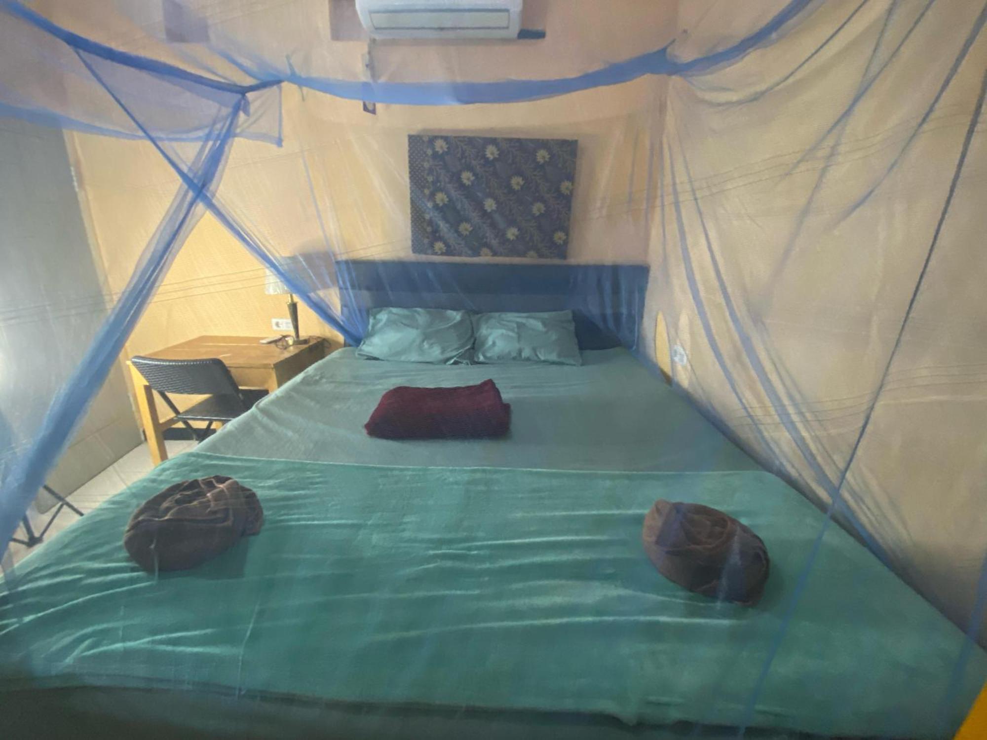 Harry & Mimin Homestay ゴロンタロ エクステリア 写真