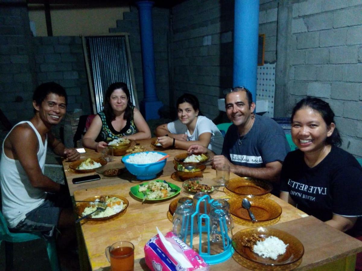 Harry & Mimin Homestay ゴロンタロ エクステリア 写真