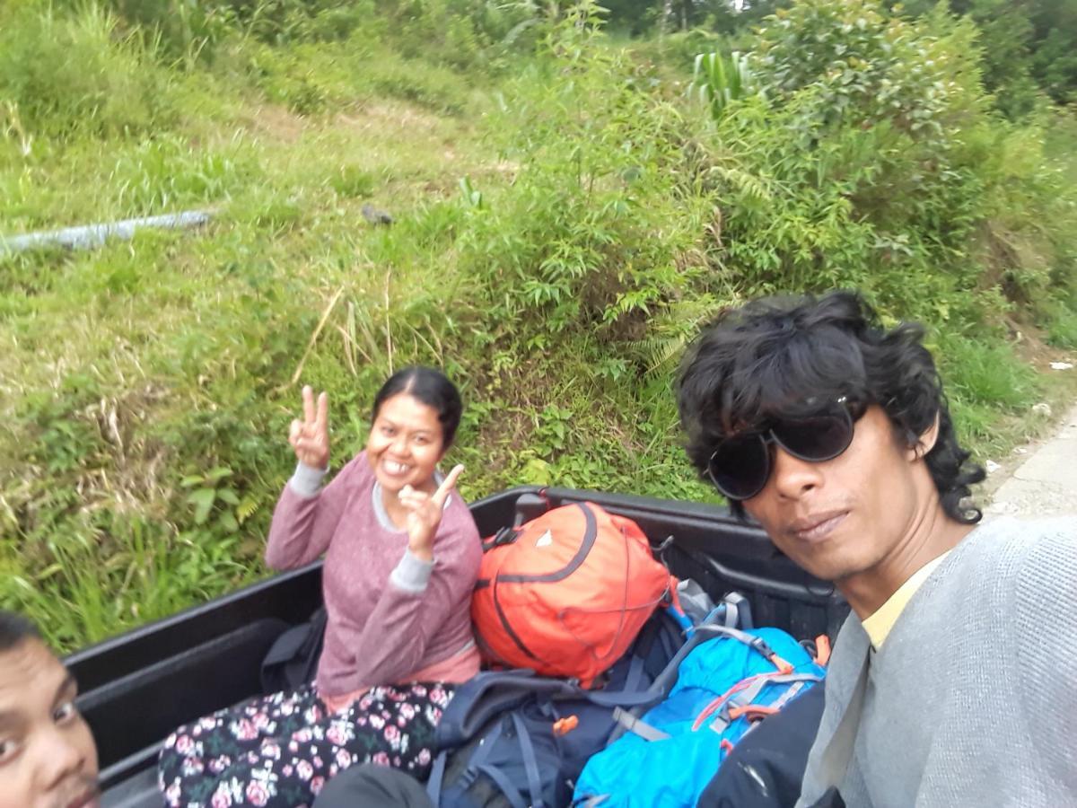 Harry & Mimin Homestay ゴロンタロ エクステリア 写真